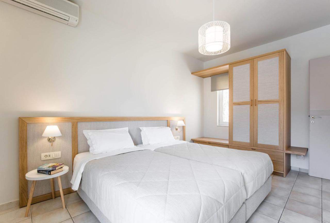 Triton Apartments Kato Daratso Luaran gambar
